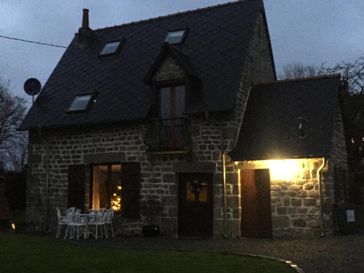 The Gingerbread House Cottage Beauficel Eksteriør bilde