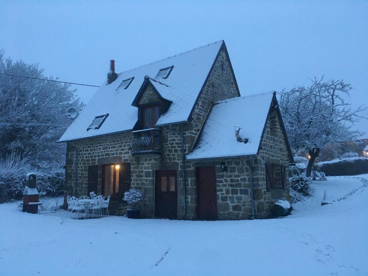 The Gingerbread House Cottage Beauficel Eksteriør bilde